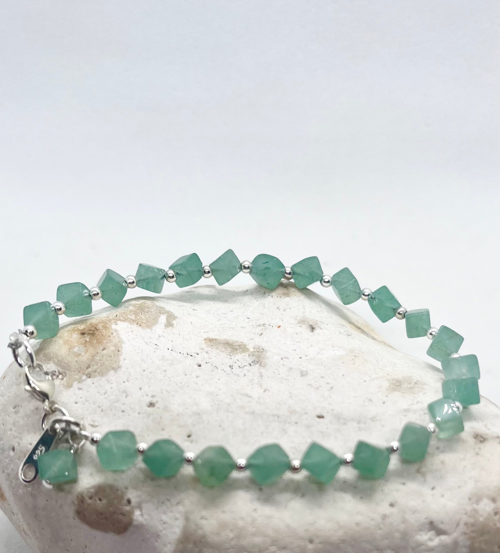 Green crystal diamond shaped beaded bracelet with silver beads 
