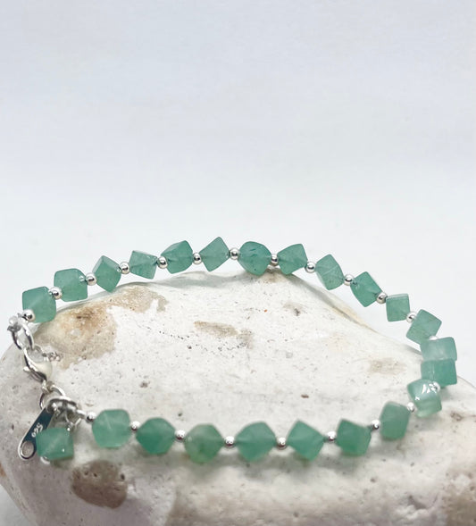 Green crystal diamond shaped beaded bracelet with silver beads 