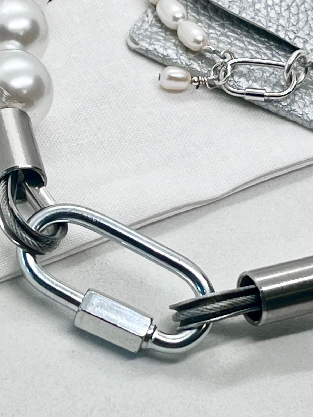 'Pearl Bond' Pearl Beaded Stainless Steel Dog Collar Carabiner Oval Clasp