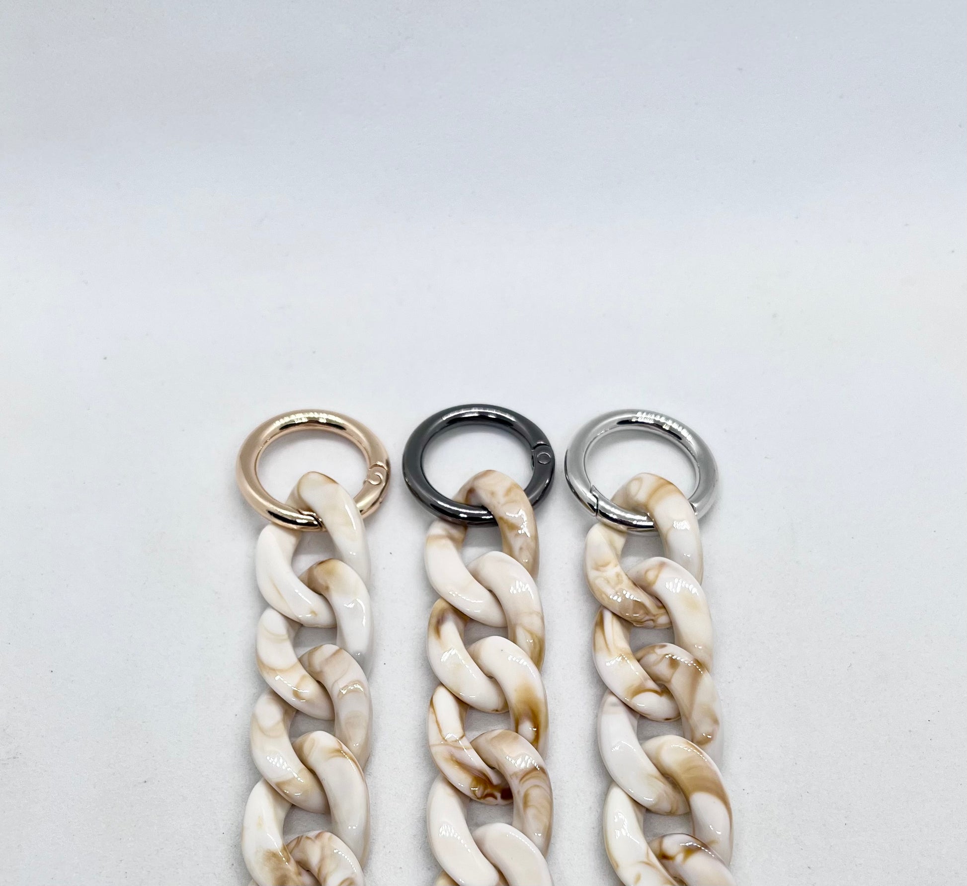 Colour Chain' Tan Beige & White Marble dog collar on dog | JOOLS LONDON