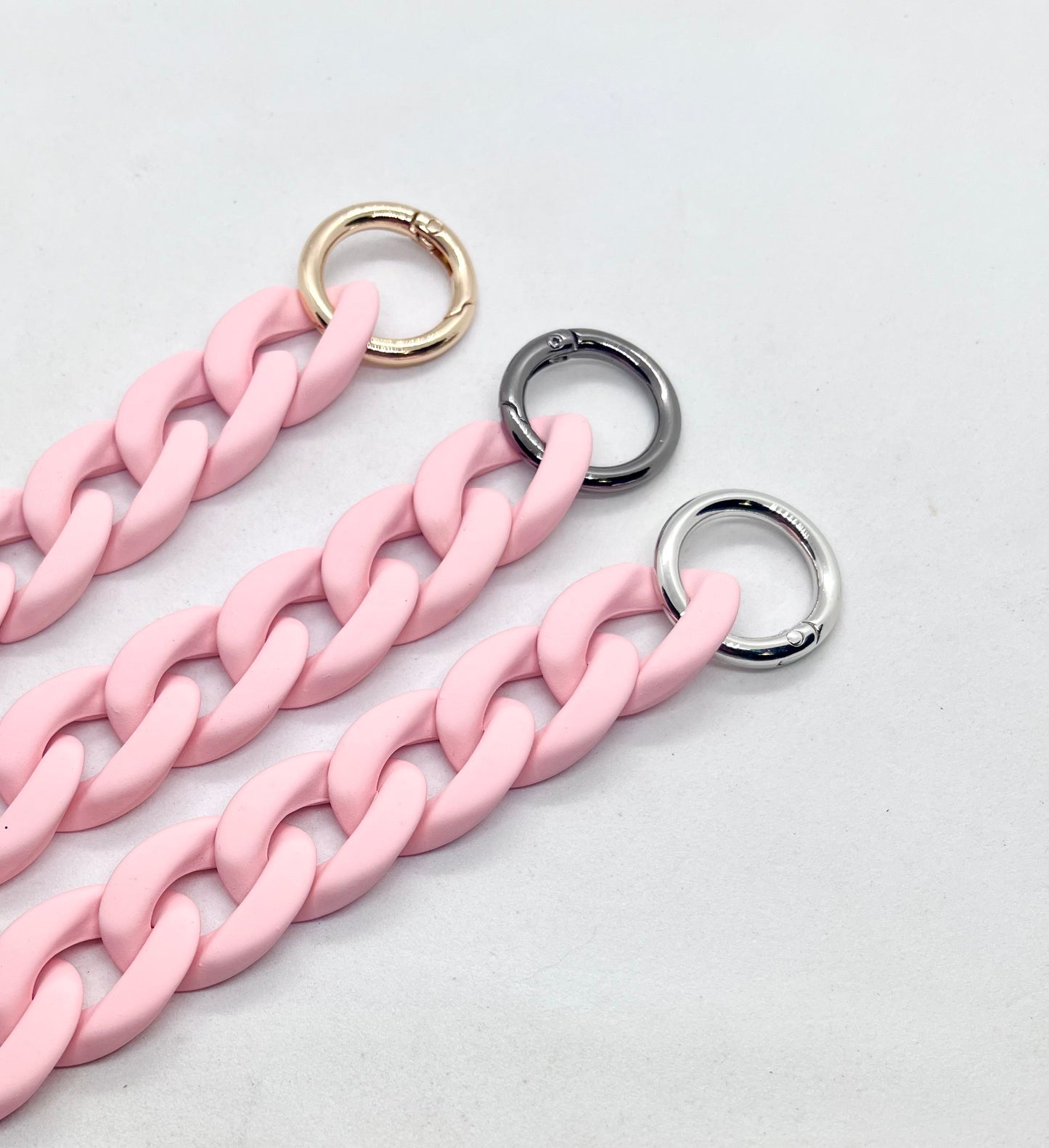 Colour Chain' Baby Pink Medium Link Dog Collar 20mm | JOOLS LONDON