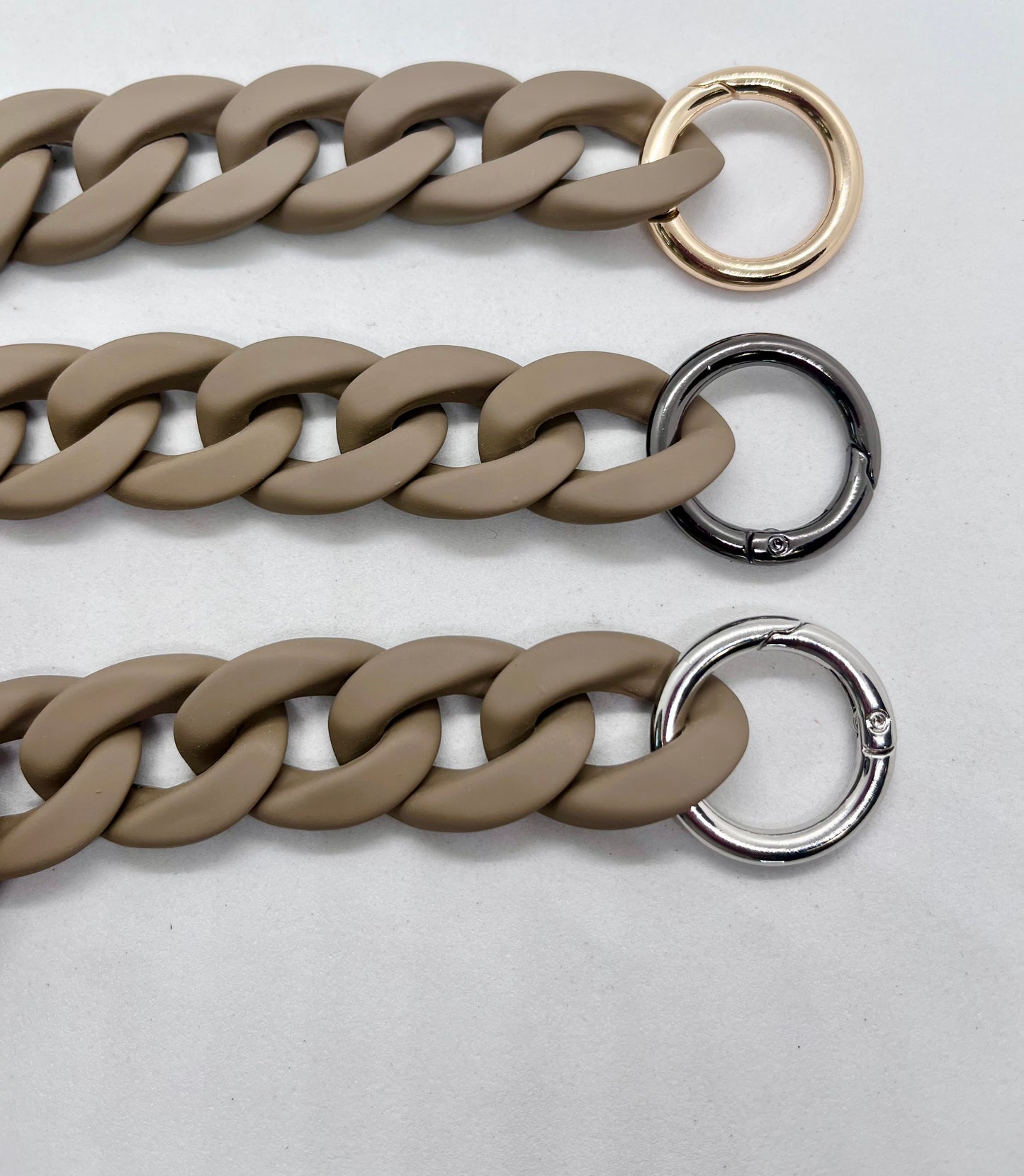 Colour Chain' Taupe Brown dog collar hardware detail | JOOLS LONDON