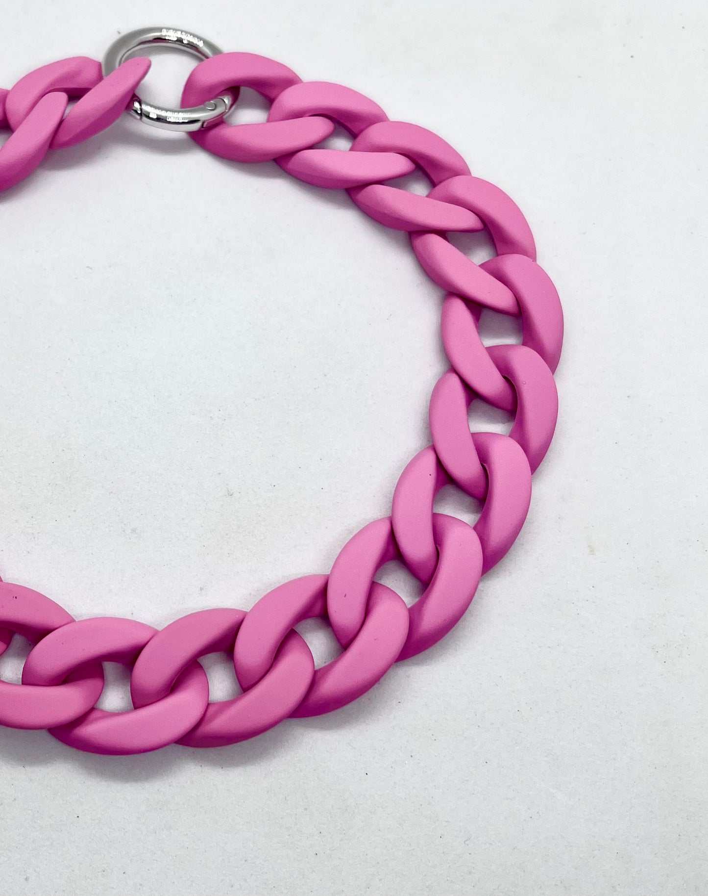 Colour Chain' Pink dog collar flat lay | JOOLS LONDON