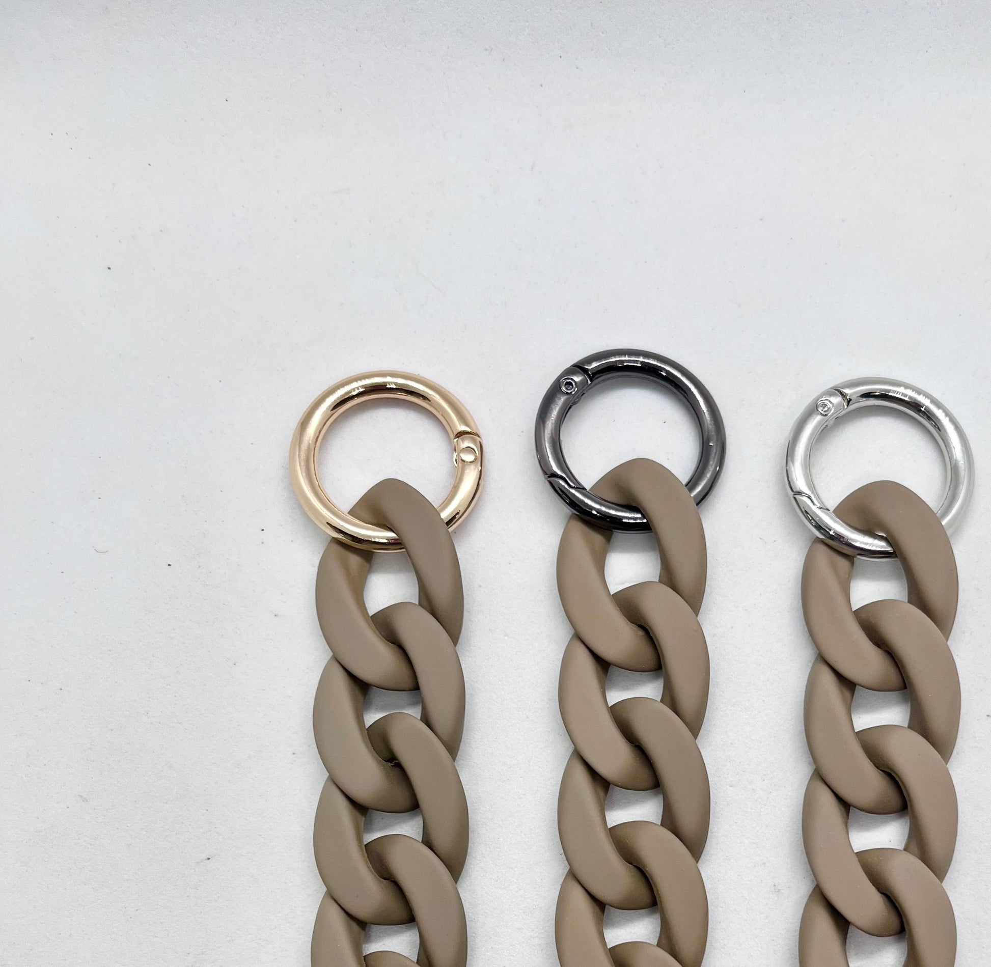 Colour Chain' Taupe Brown dog collar detail view | JOOLS LONDON