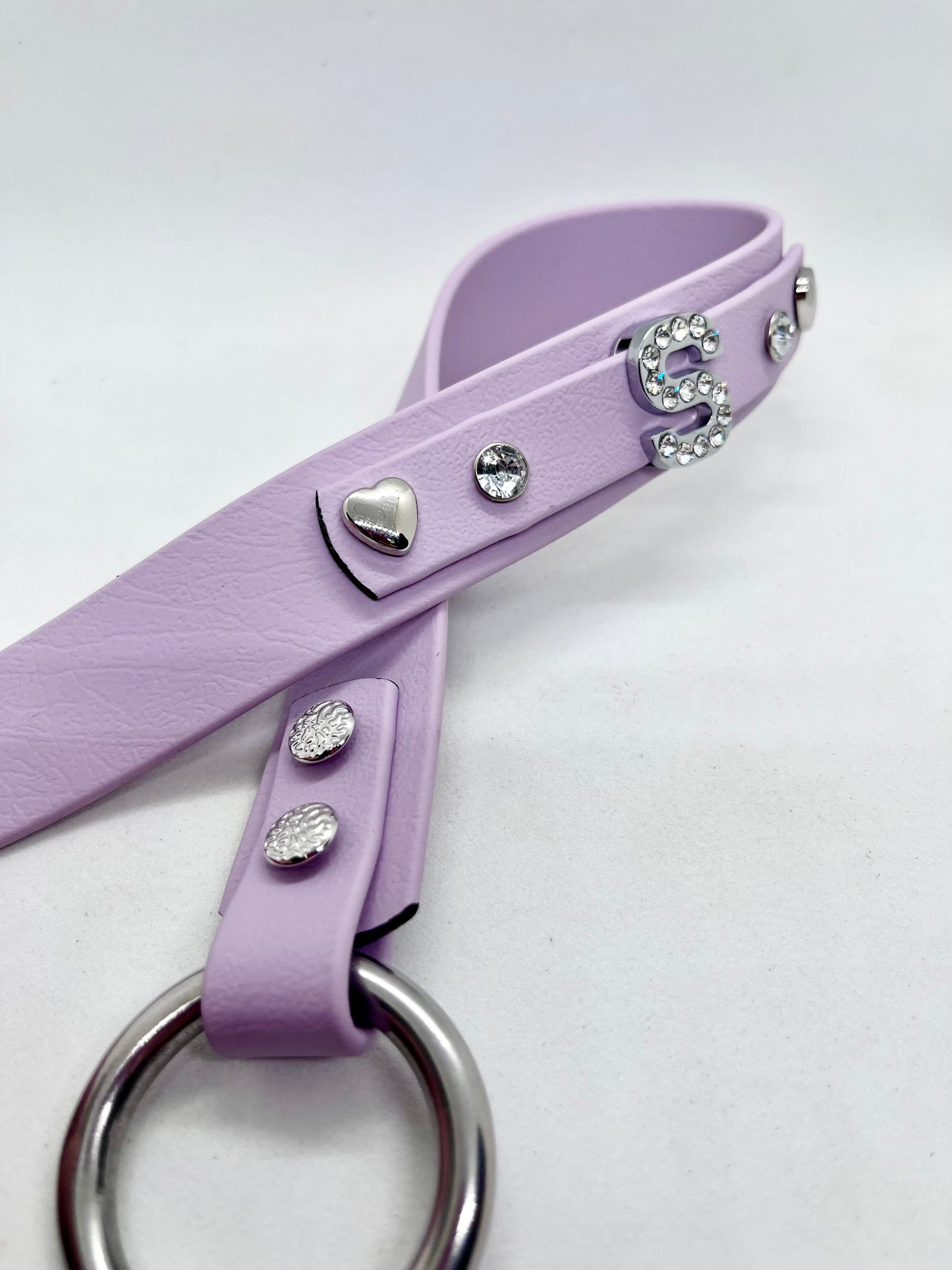Close-up of diamanté crystal letter on lilac BioThane dog collar – JOOLS LONDON