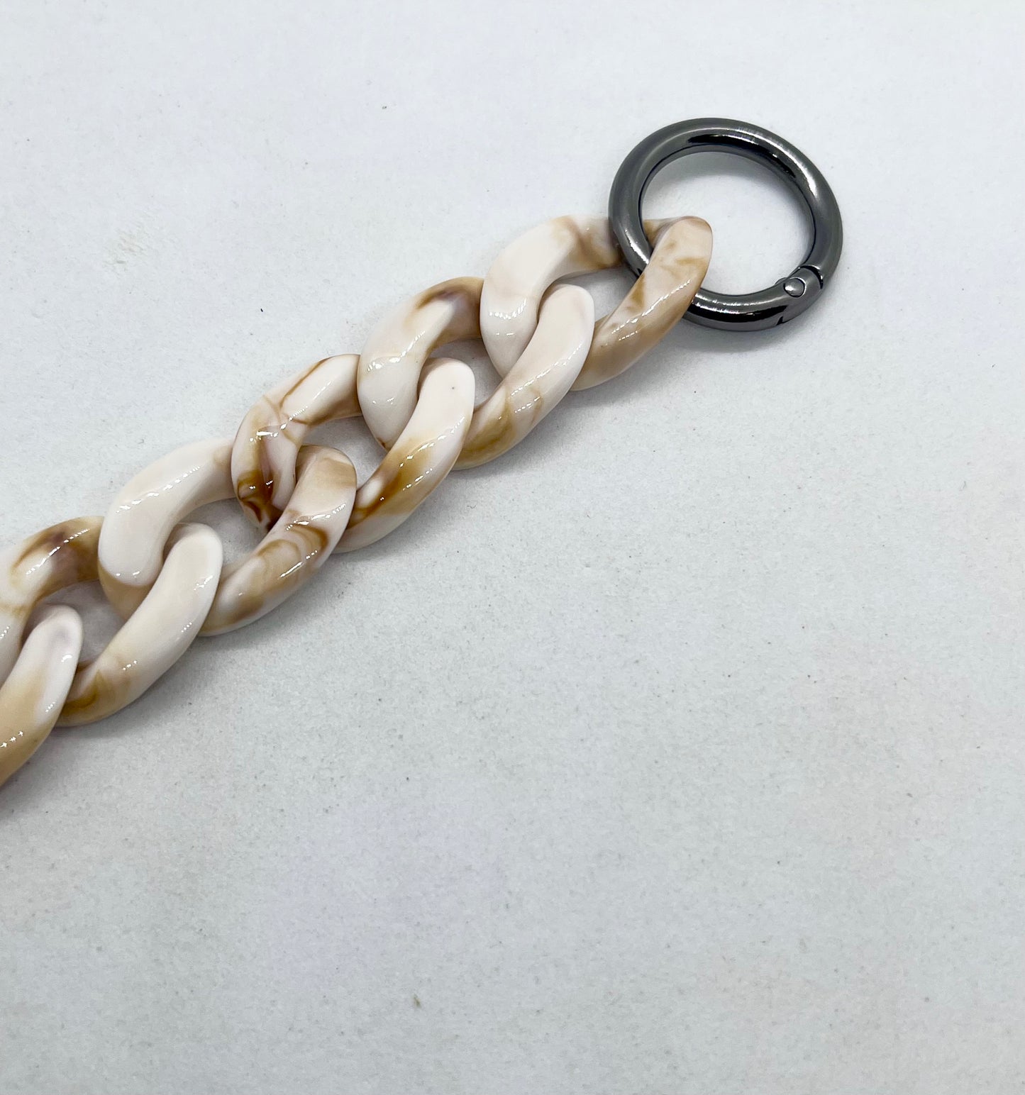 Colour Chain' Tan Beige & White Marble dog collar flat lay | JOOLS LONDON