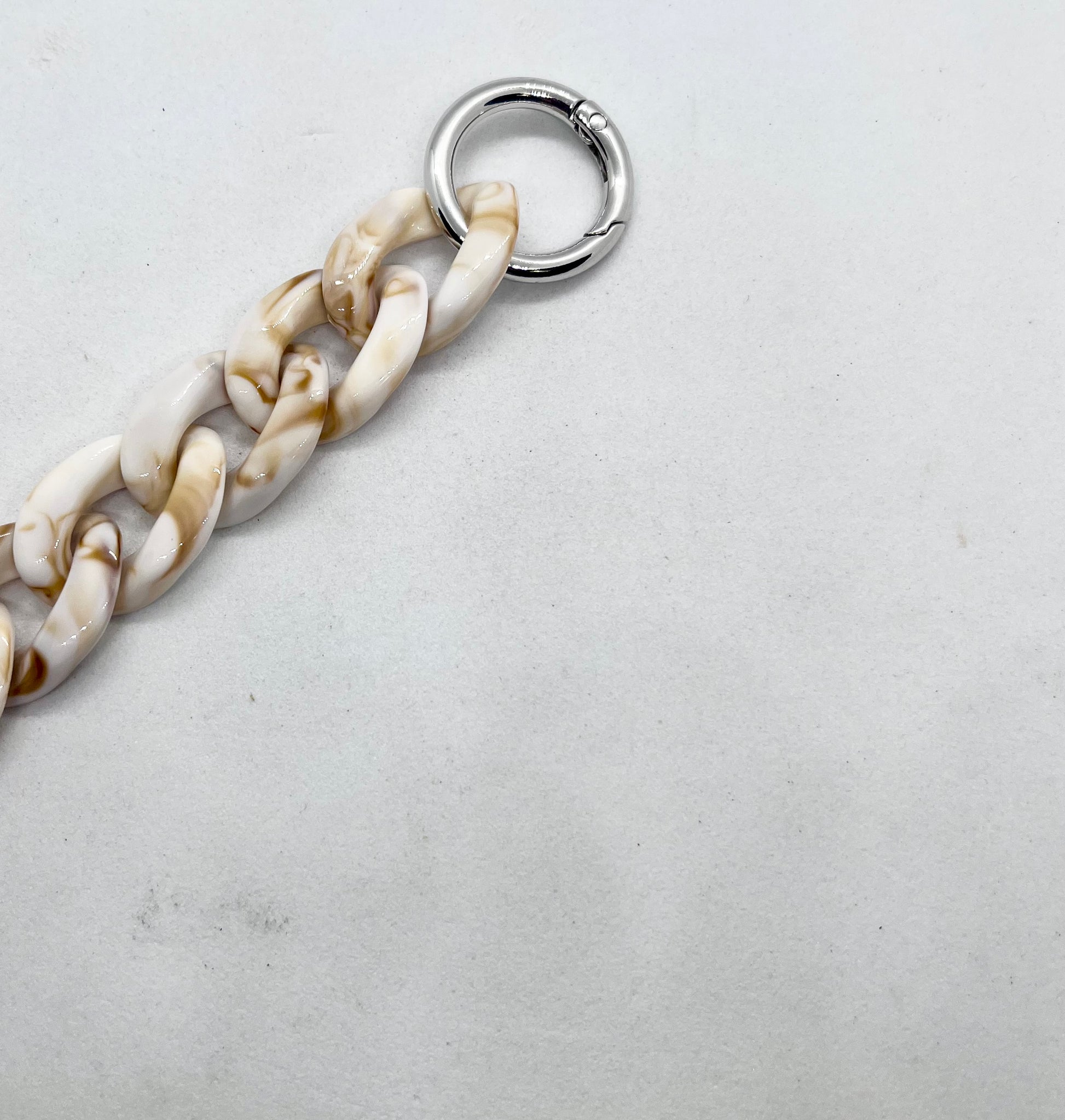 Colour Chain' Tan Beige & White Marble dog collar coiled | JOOLS LONDON