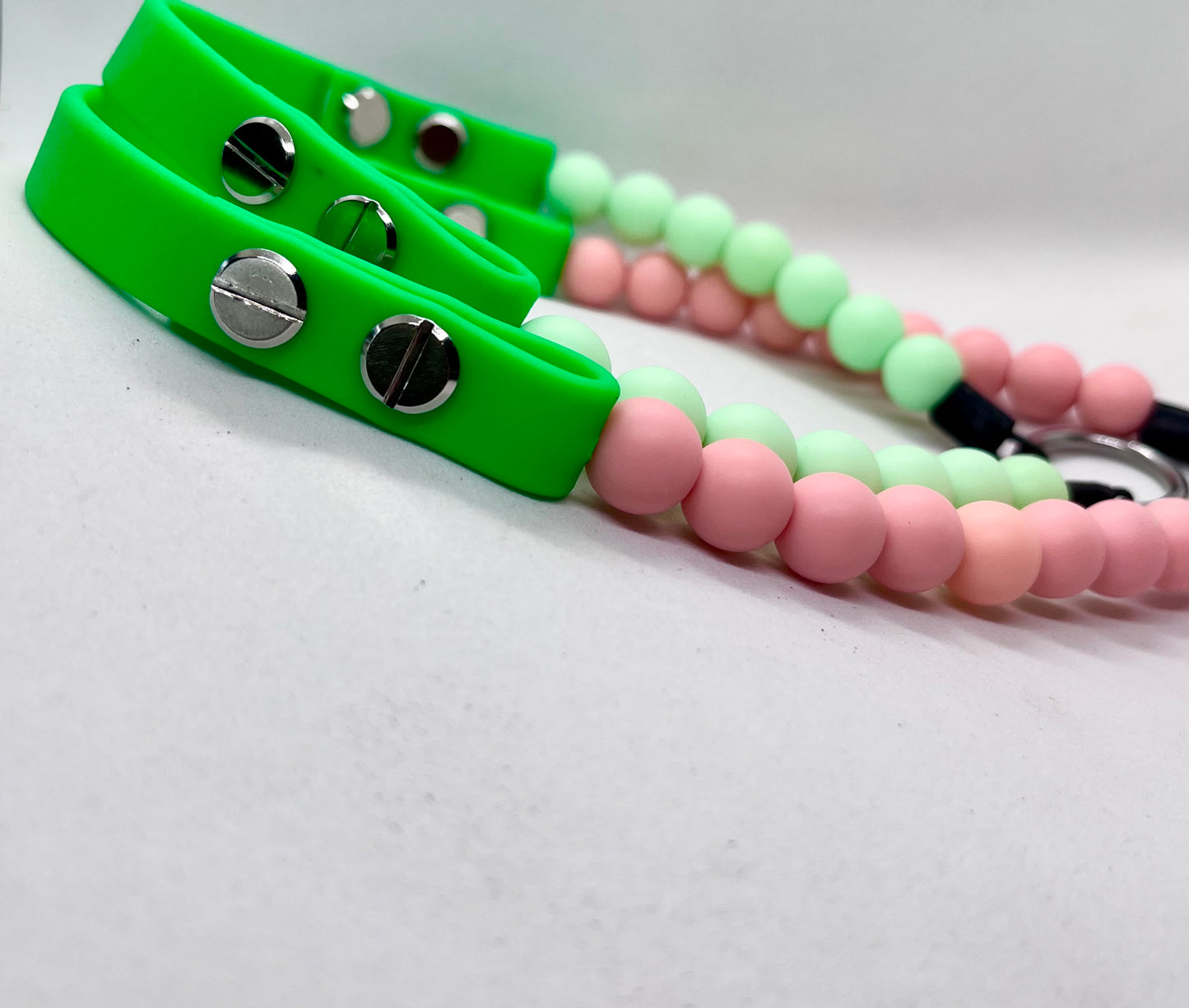 'Keep Up' Beaded BioThane Dog Collar - Green with Mint & Peach Beads