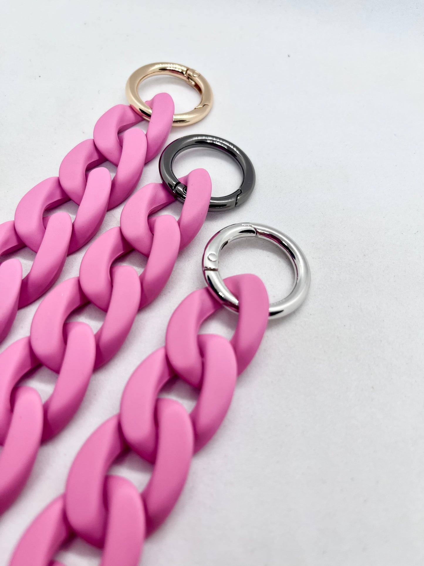 Colour Chain' Pink dog collar hardware detail | JOOLS LONDON