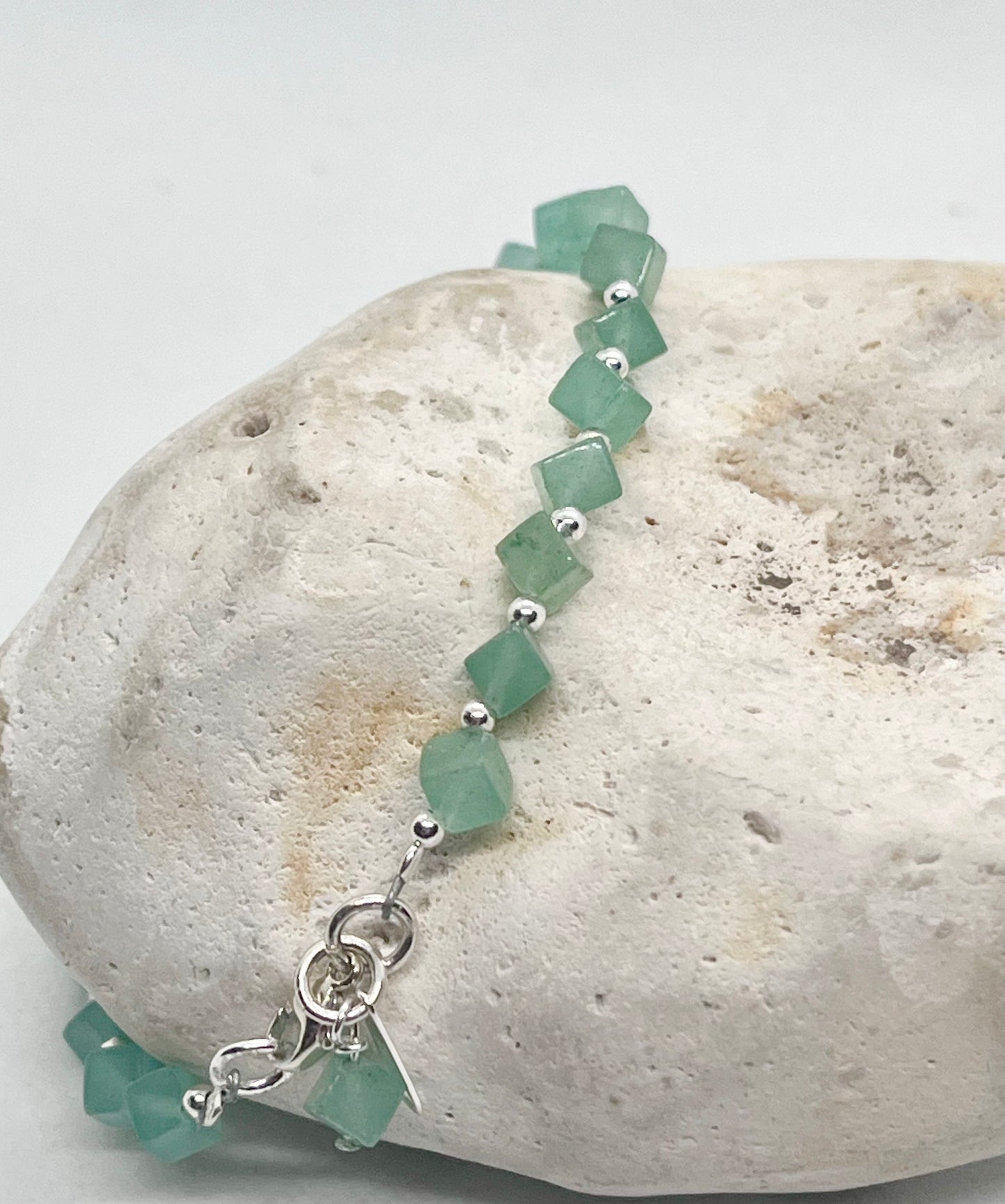 Green beaded crystal bracelet silver with chams