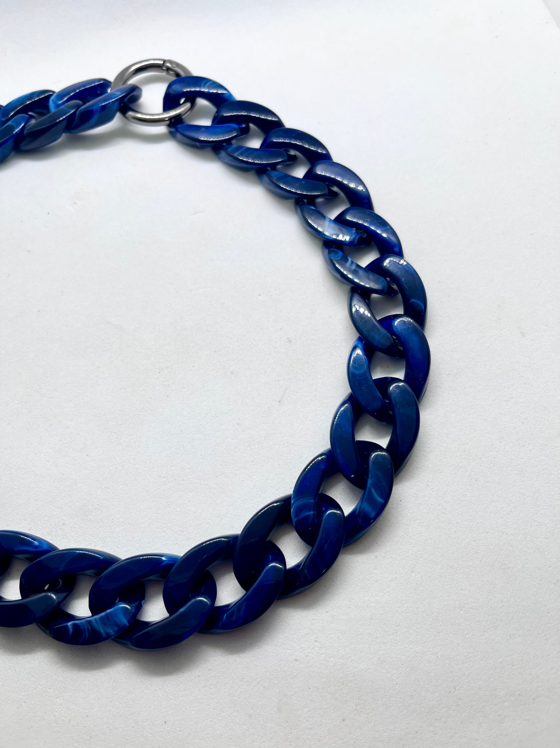 'Colour Chain' Dark Blue Marble dog collar lifestyle shot | JOOLS LONDON