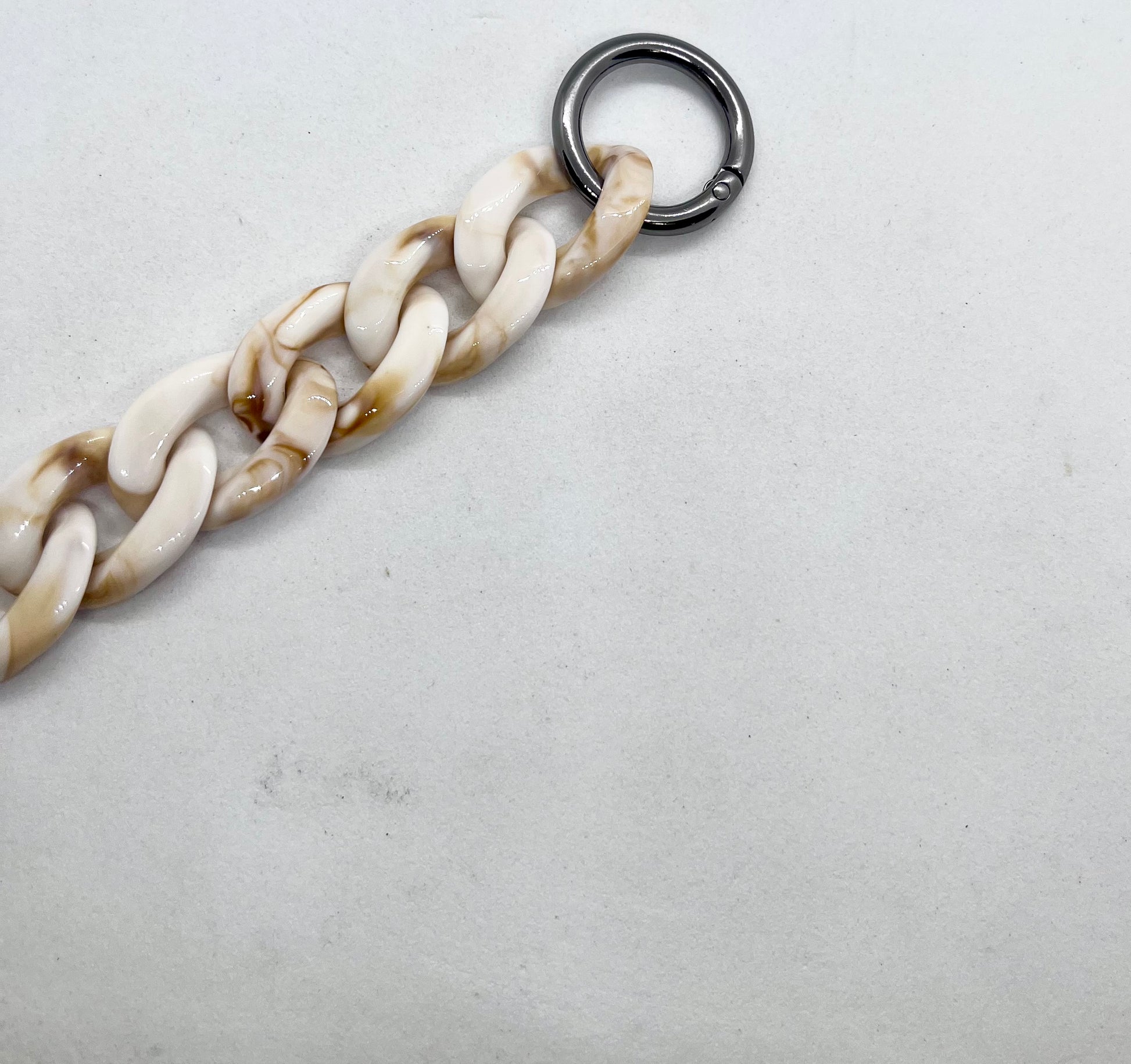 Colour Chain' Tan Beige & White Marble dog collar lifestyle shot | JOOLS LONDON