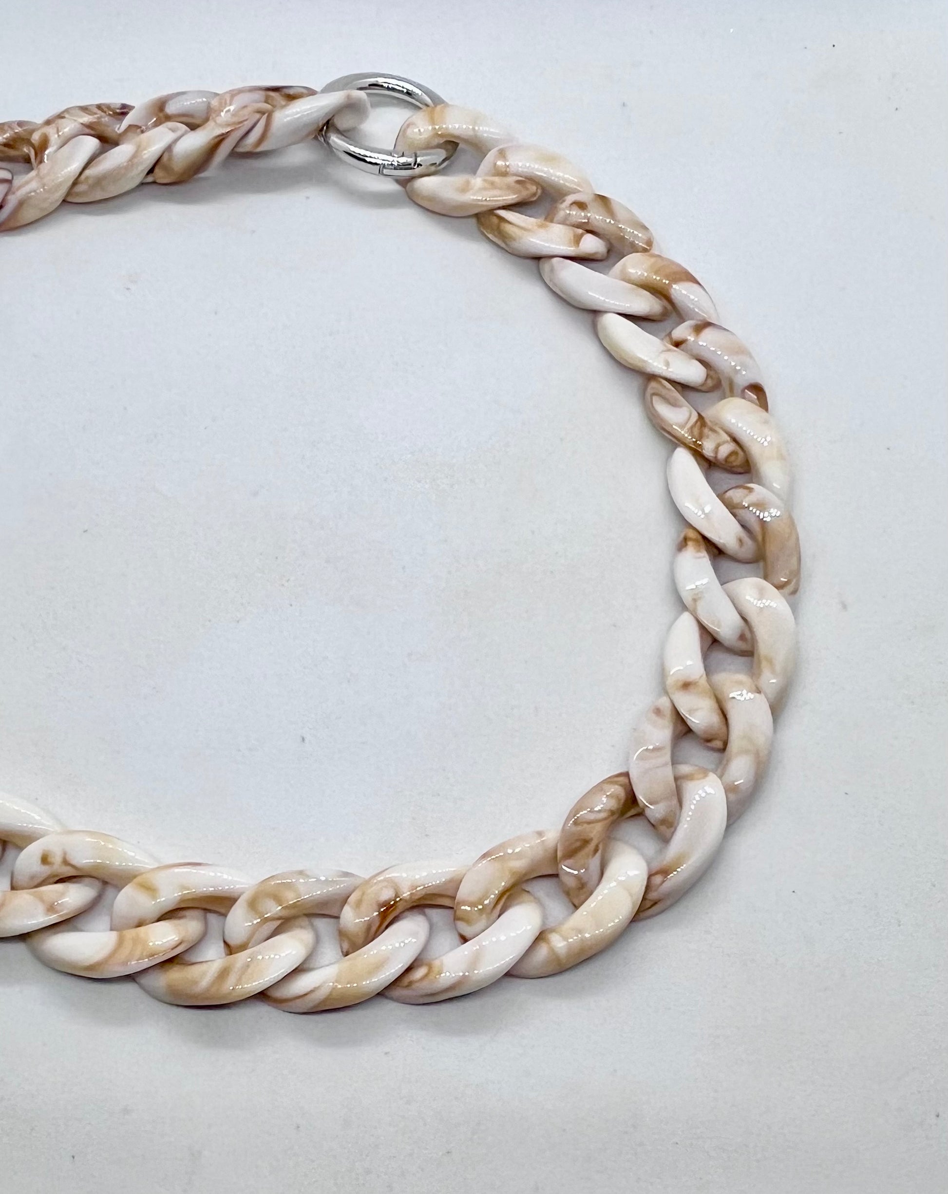 Colour Chain' Tan Beige & White Marble dog collar hardware detail | JOOLS LONDON