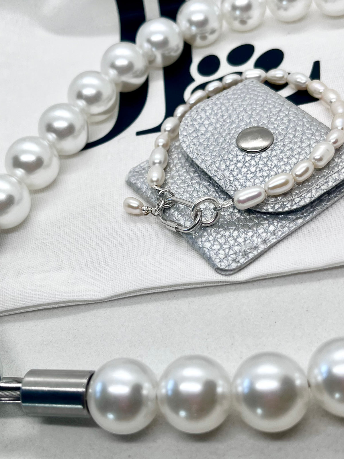 'Pearl Bond' Pearl Beaded Stainless Steel Dog Collar Carabiner Oval Clasp