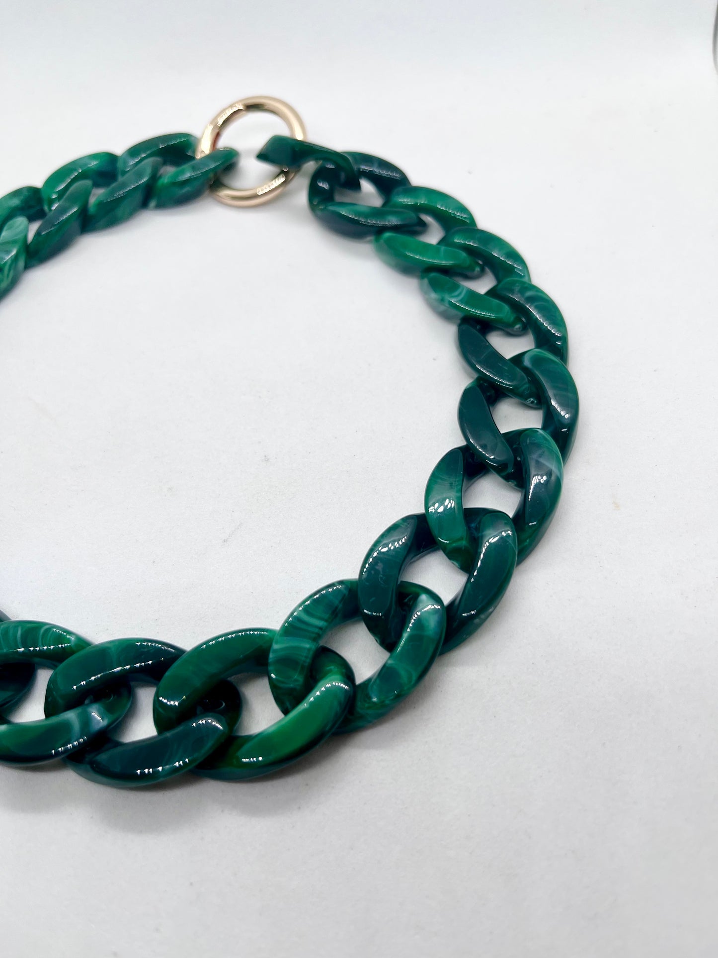 'Colour Chain' Dark Green Marble dog collar detail view | JOOLS LONDON