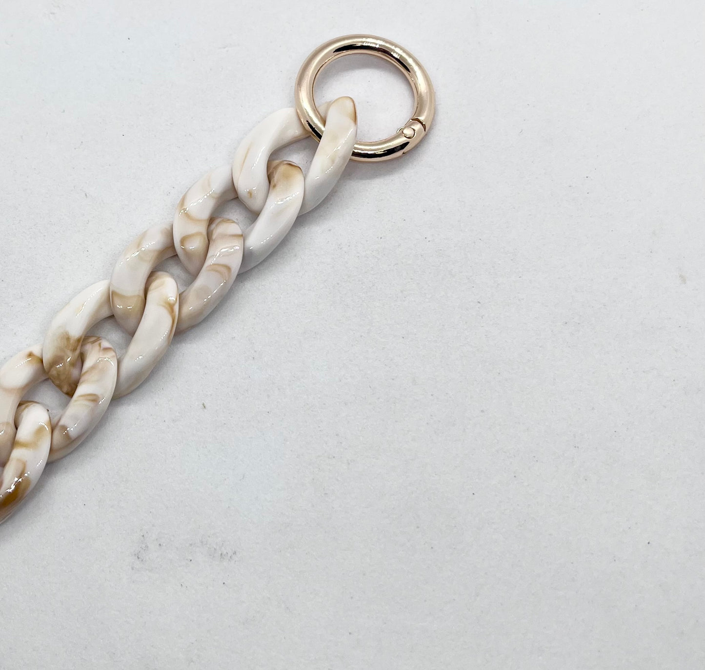 Colour Chain' Tan Beige & White Marble dog collar detail view | JOOLS LONDON